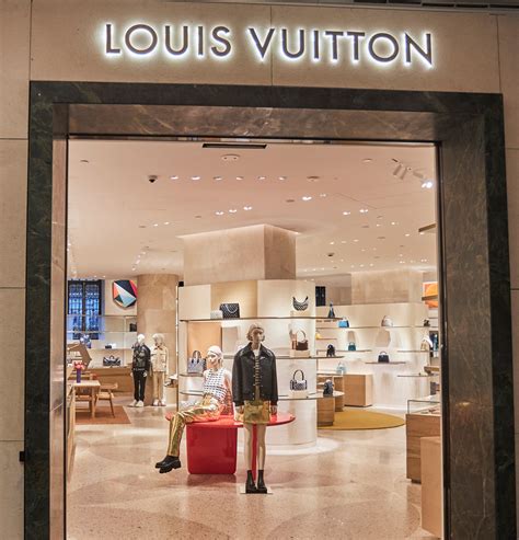 louis vuitton moins cher en espagne|louis vuitton tienda.